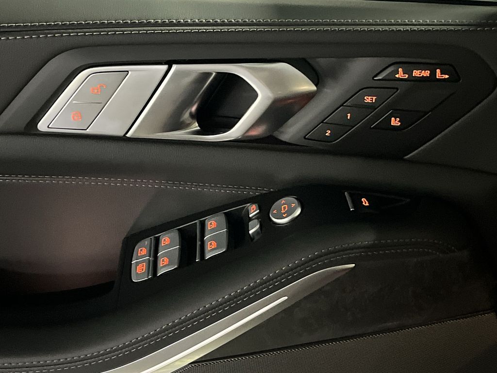 Thumbnail: 2026 BMW X7 - 13