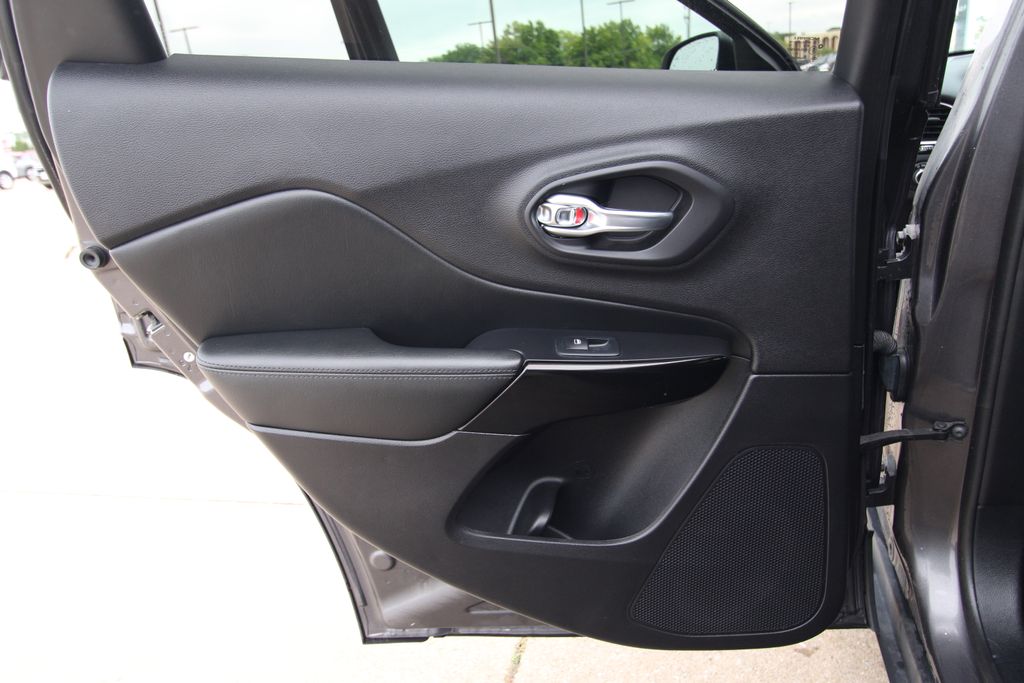 Used 2020 Jeep Cherokee SUV