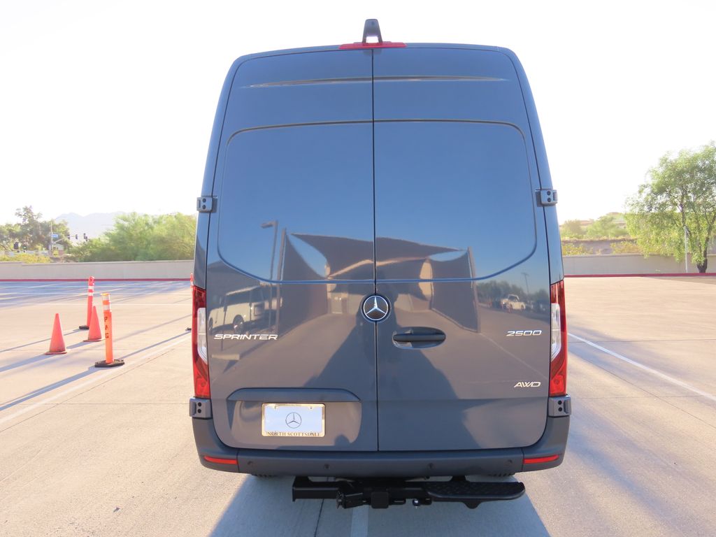 Thumbnail: 2025 Mercedes-Benz Sprinter - 6