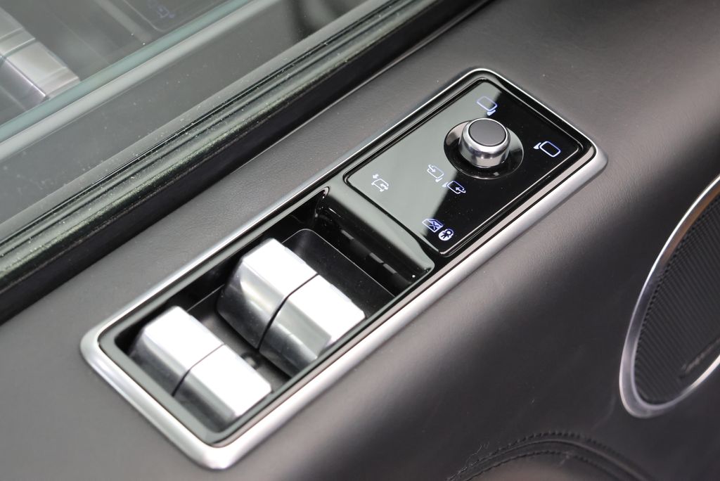 Thumbnail: 2019 Land Rover Range Rover - 28