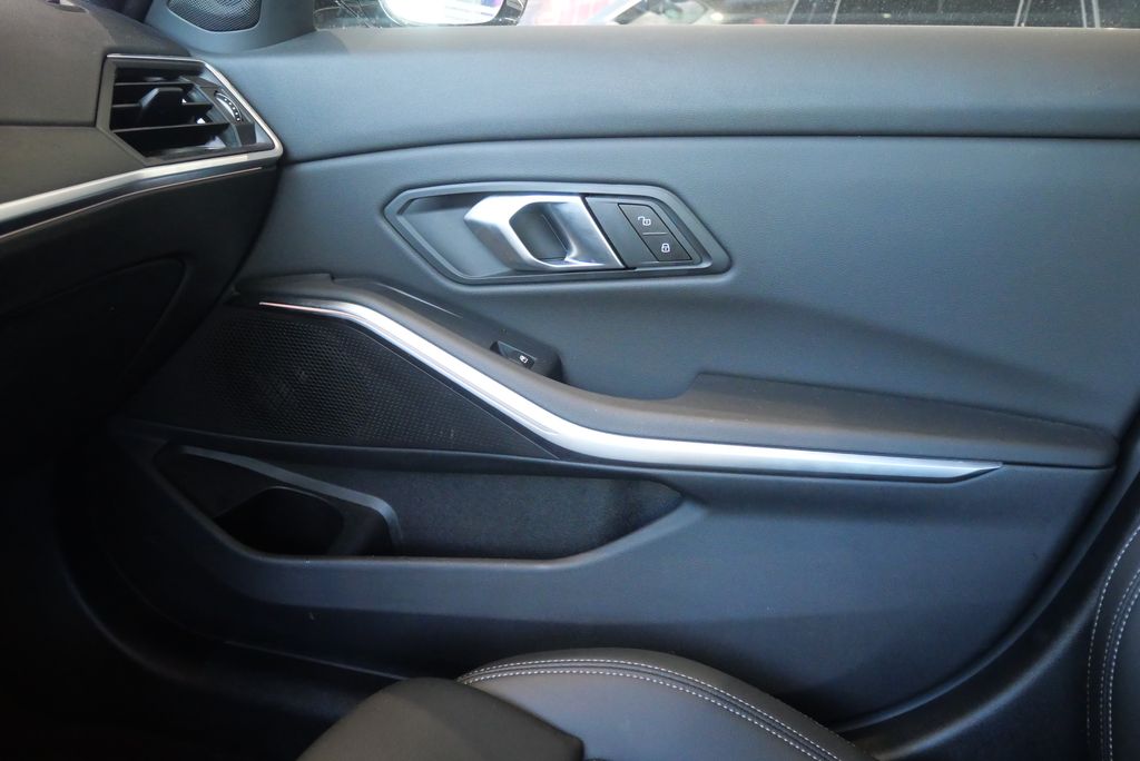 2024 BMW 3 Series 330i 23