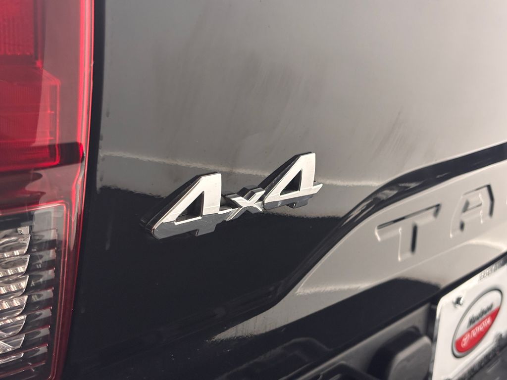 Thumbnail: 2019 Toyota Tacoma - 12