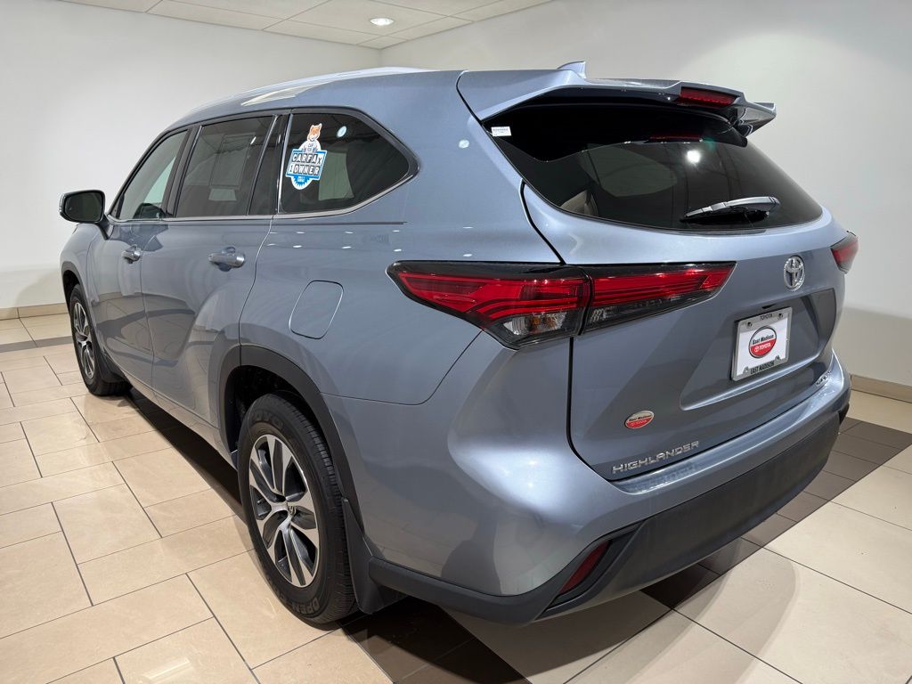2022 Toyota Highlander XLE 3