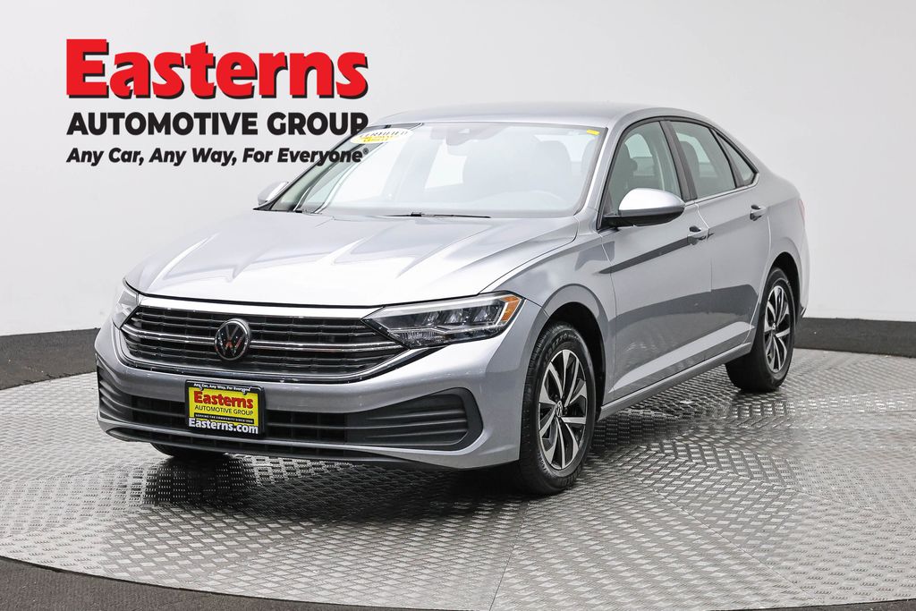 Silver 2024 Volkswagen Jetta Sedan Front-Wheel Drive 8-Speed Automatic