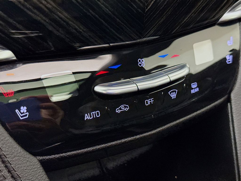 Thumbnail: 2021 Cadillac XT6 - 16