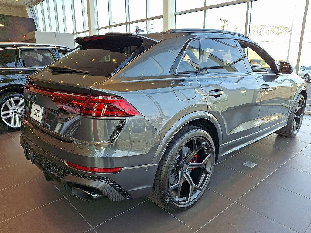 Thumbnail: 2026 Audi RS Q8 - 4