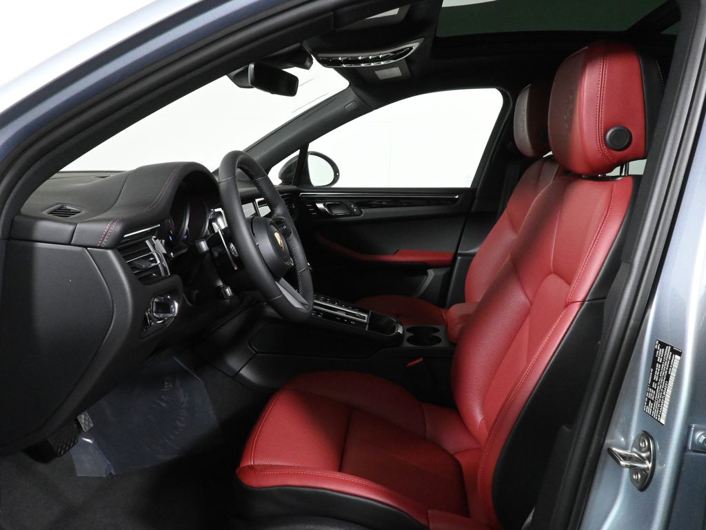 Thumbnail: 2026 Porsche Macan - 5