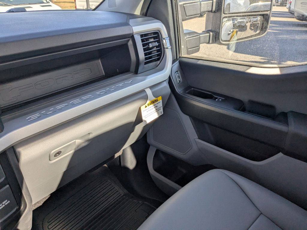 2025 Ford F-600 Chassis XL