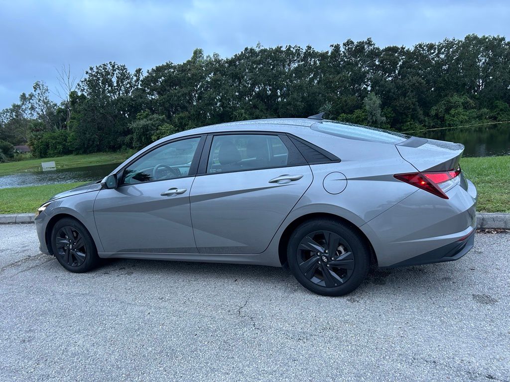 Thumbnail: 2021 Hyundai Elantra - 3