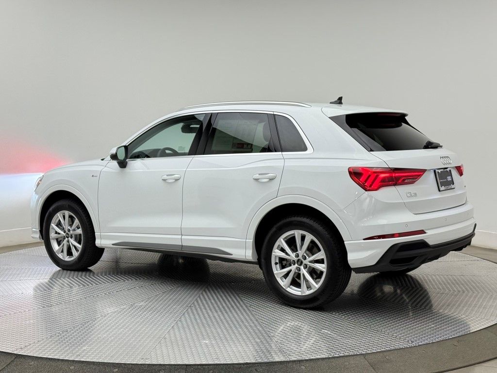 Thumbnail: 2025 Audi Q3 - 8