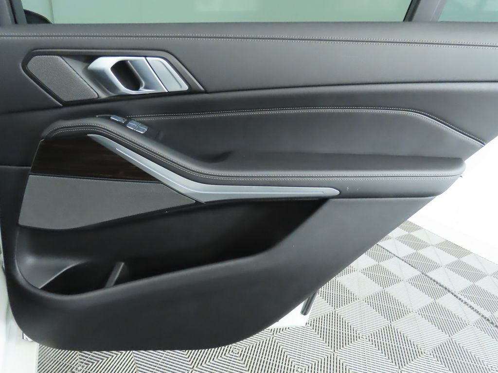 Thumbnail: 2020 BMW X7 - 28