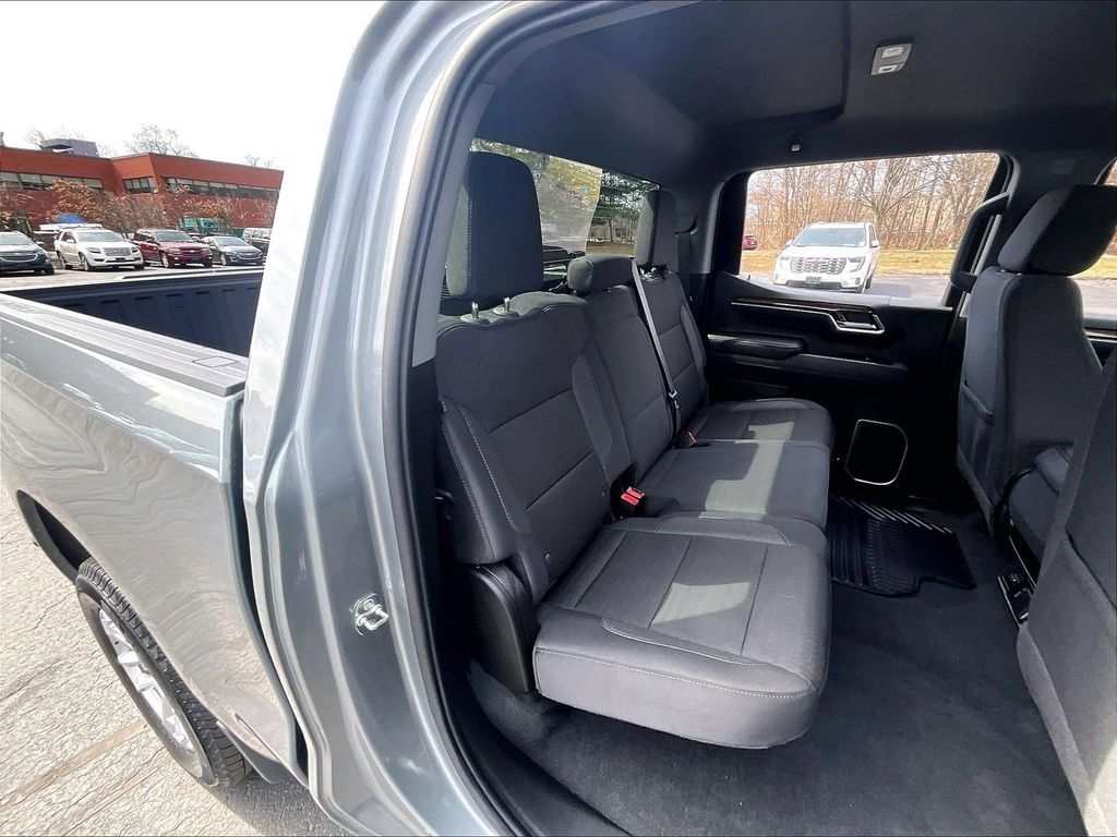 2026 Chevrolet Silverado 1500 — photo 15