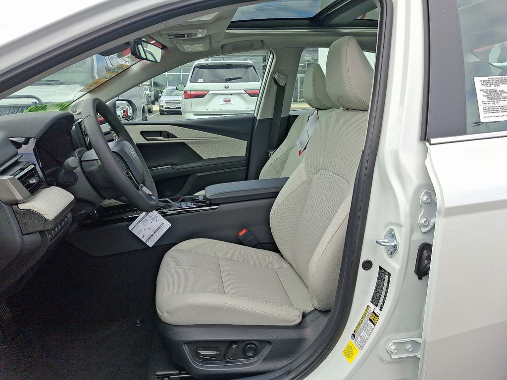 Thumbnail: 2025 Toyota Camry - 14