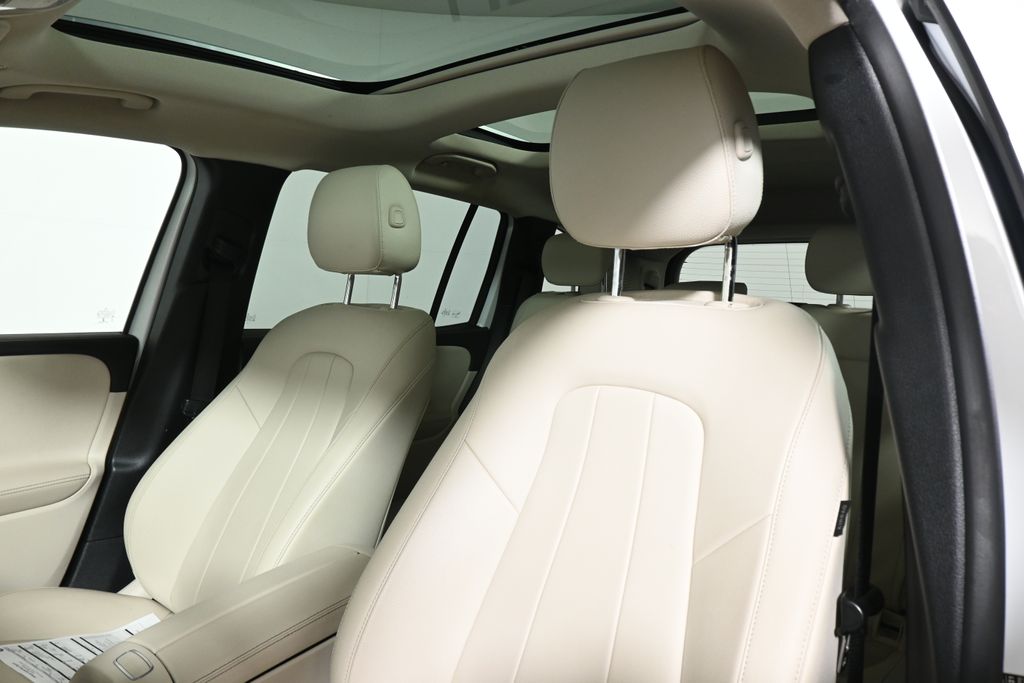 Thumbnail: 2022 Mercedes-Benz GLB - 16