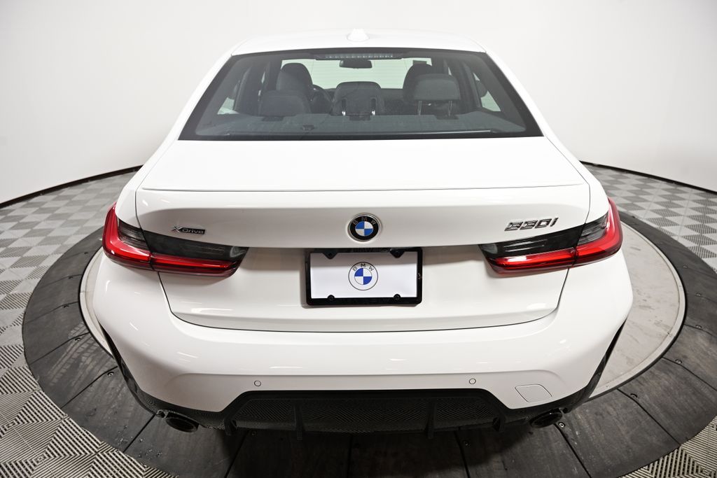 Thumbnail: 2025 BMW 3 Series - 4