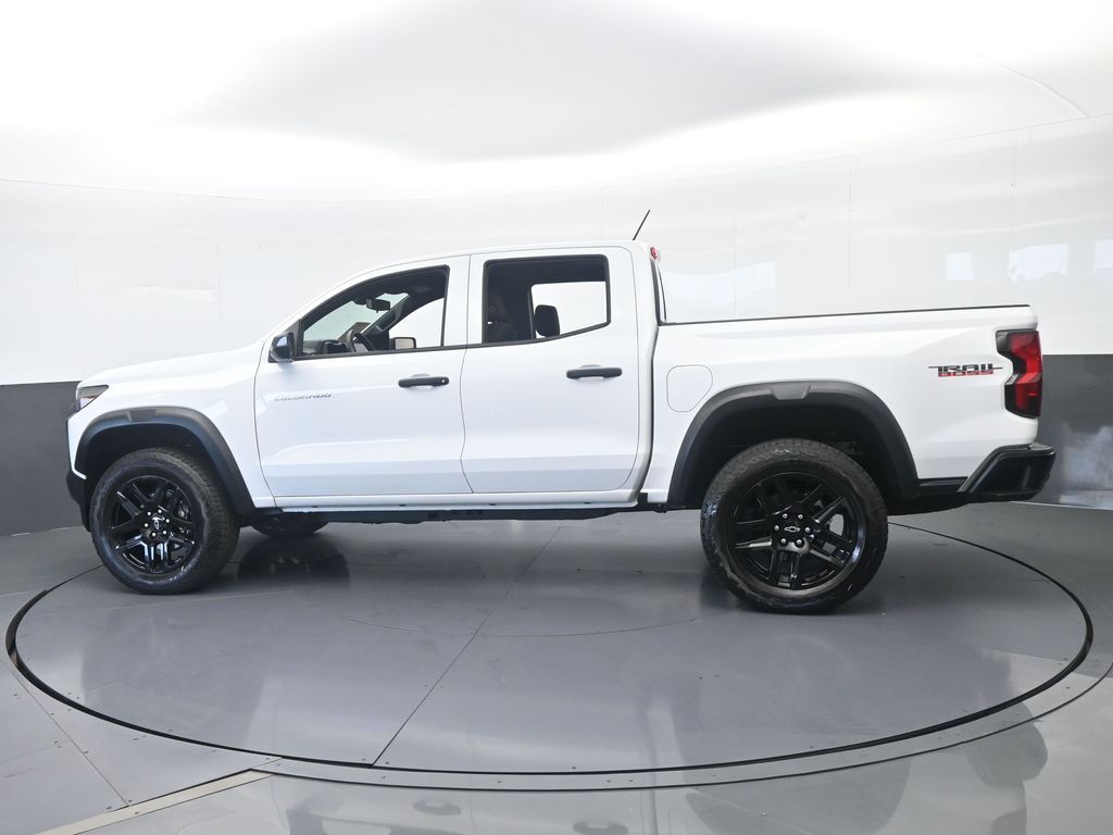 Used 2025 Summit White Chevrolet Trail Boss image 3