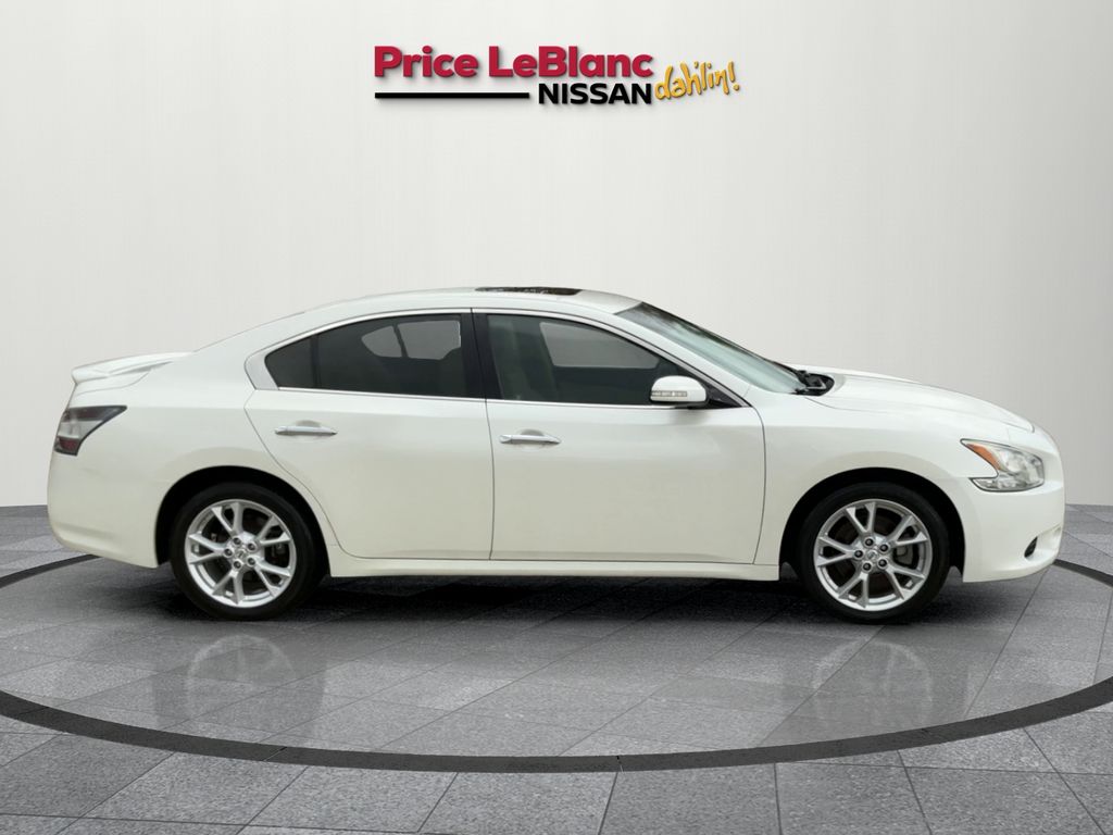 2013 Nissan Maxima 3.5 SV White at Ultimate Motorsports