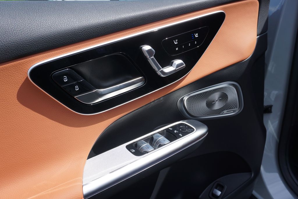Thumbnail: 2026 Mercedes-Benz GLC - 20
