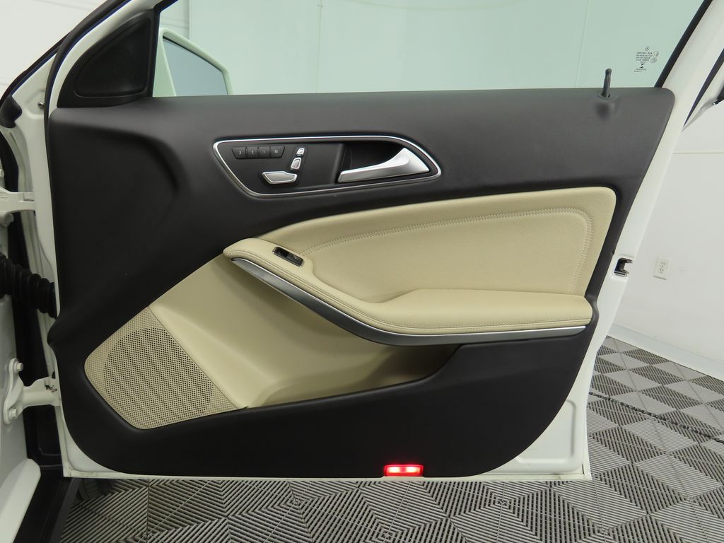 Thumbnail: 2018 Mercedes-Benz GLA - 23