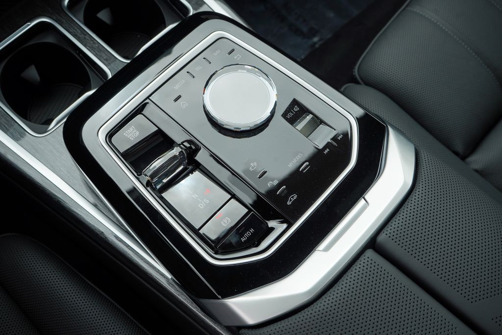 Thumbnail: 2026 BMW 7 Series - 19