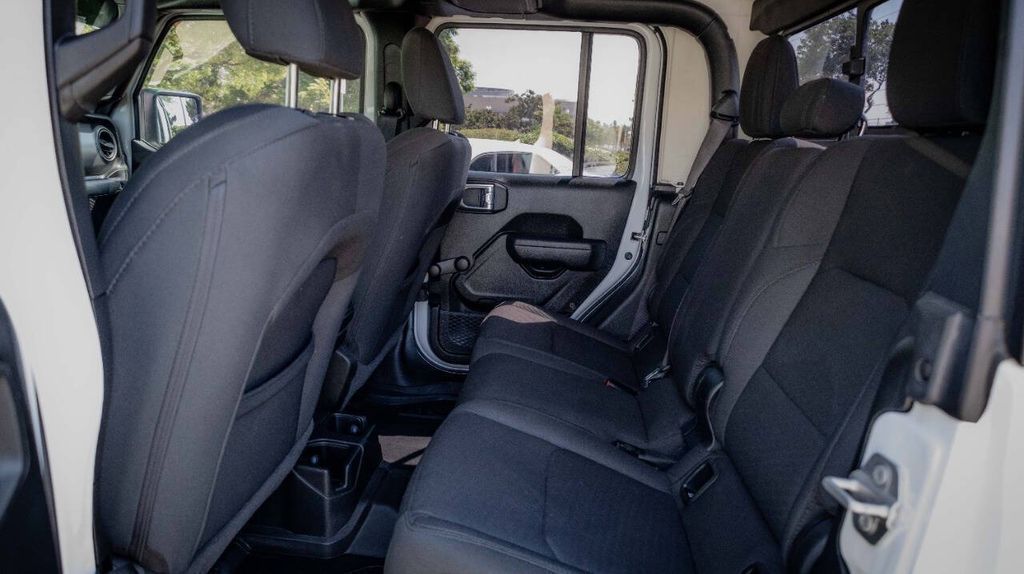 Used 2023 Jeep Gladiator Sport 4D Crew Cab