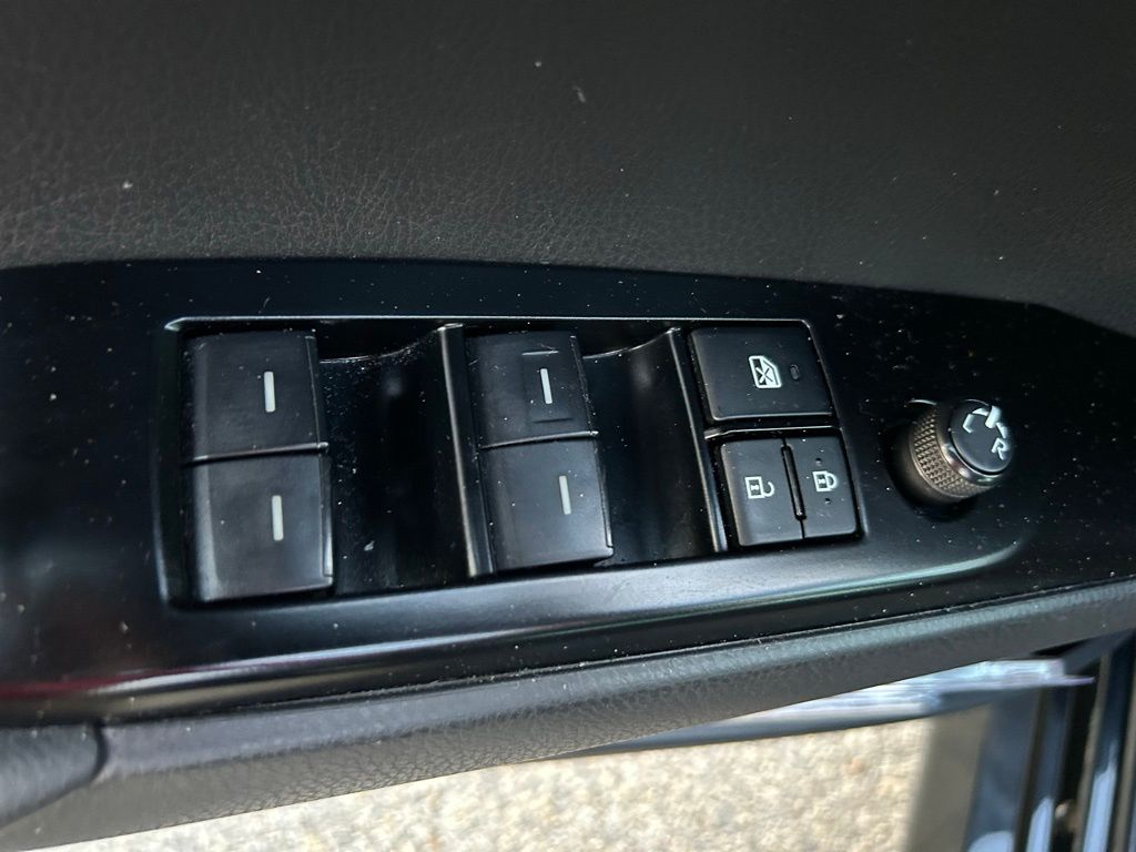 Thumbnail: 2025 Toyota Camry - 17