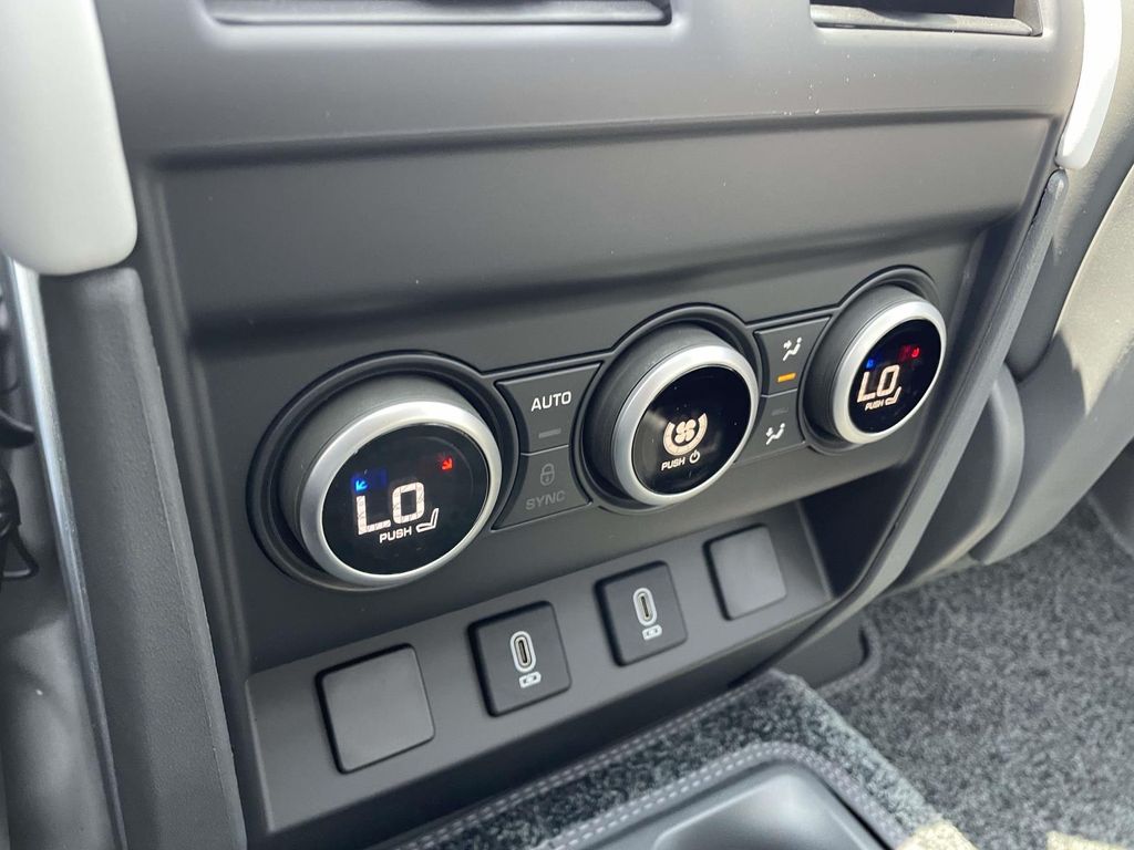 New 2026 Black Land Rover X-Dynamic SE image 22