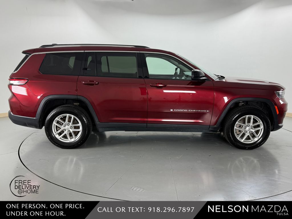 Used 2023 Red Jeep Laredo image 5