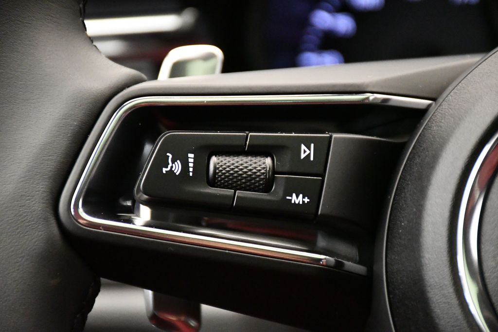 Thumbnail: 2025 Porsche Macan - 25