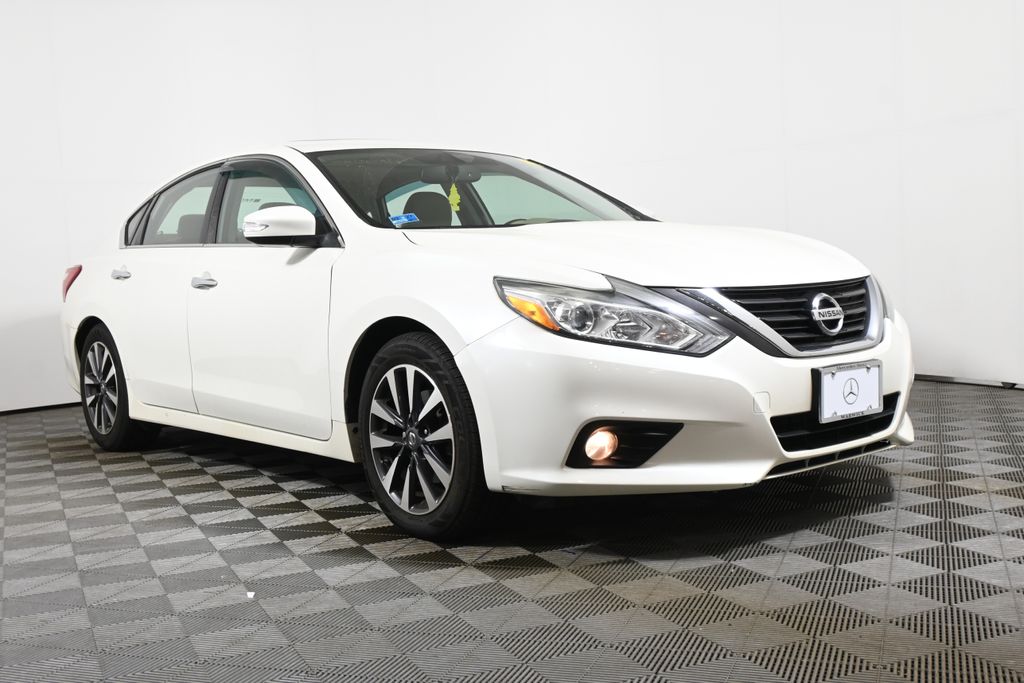 Thumbnail: 2016 Nissan Altima - 9
