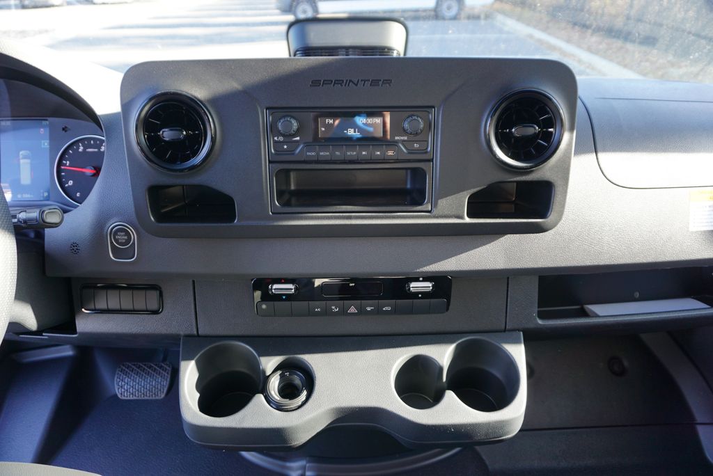 Thumbnail: 2025 Mercedes-Benz Sprinter - 16