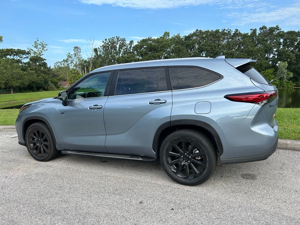2023 Toyota Highlander XLE 3