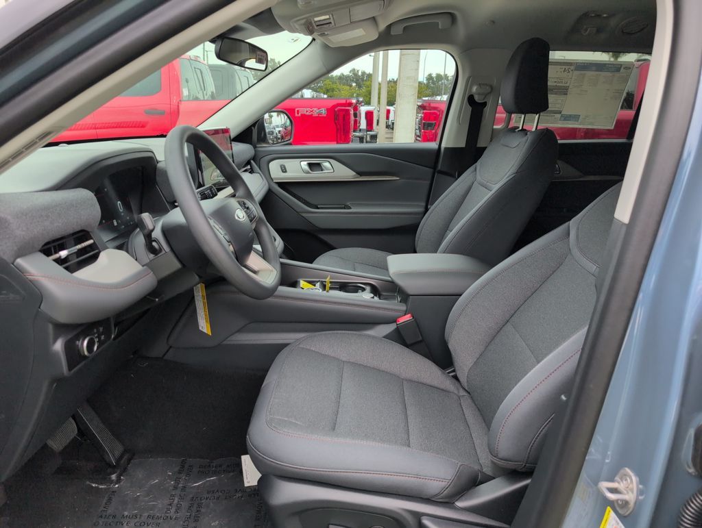 2026 Ford Explorer photo 3