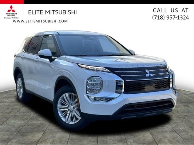 2024 Mitsubishi Outlander ES's photo