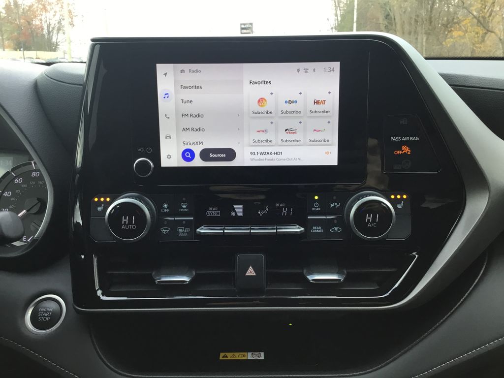 Thumbnail: 2024 Toyota Highlander - 23