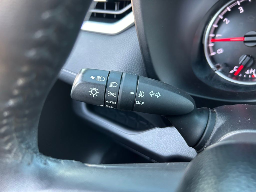 Thumbnail: 2021 Toyota RAV4 - 23