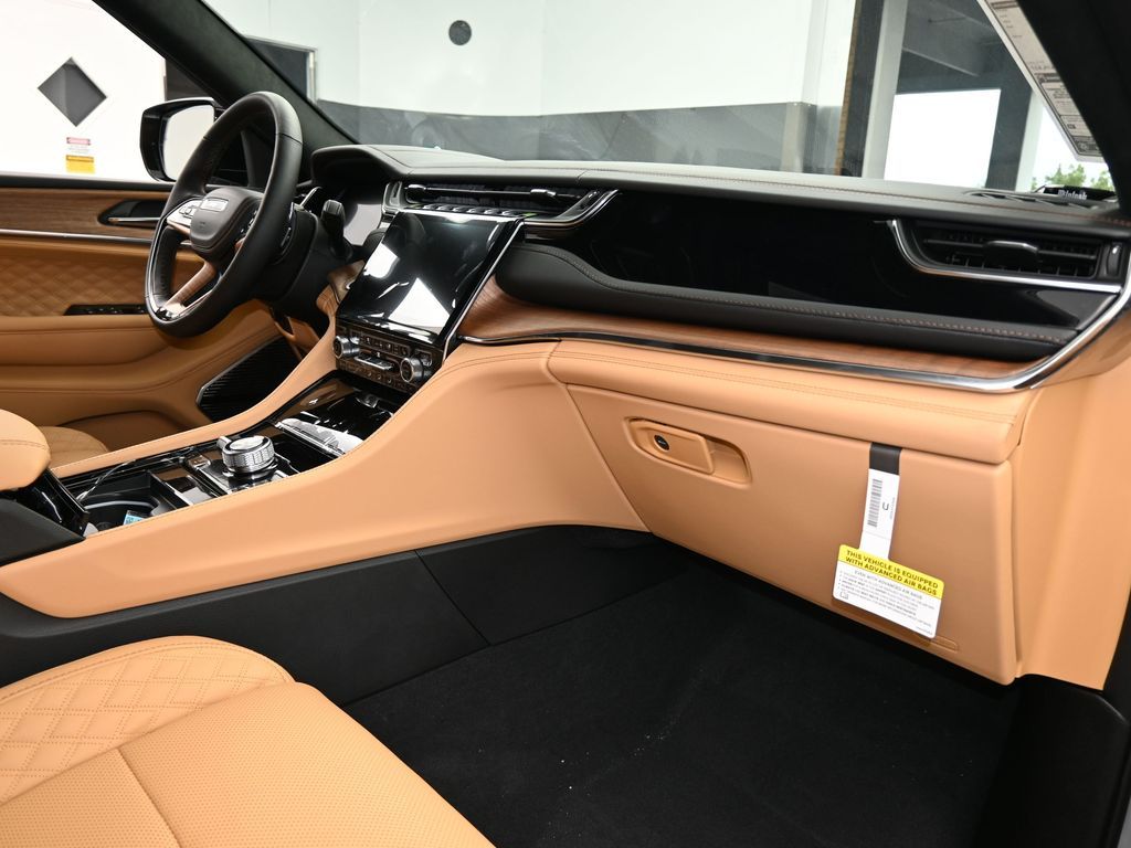 New 2025 Silver Zynith Jeep Summit image 55