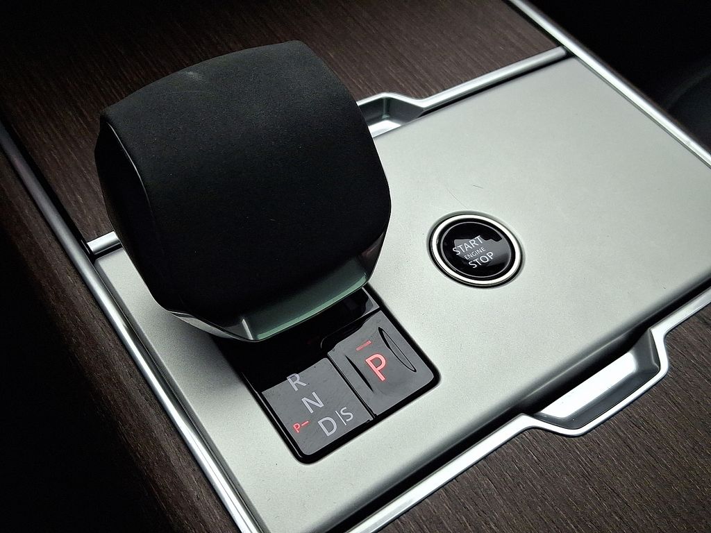 Thumbnail: 2024 Land Rover Range Rover - 16