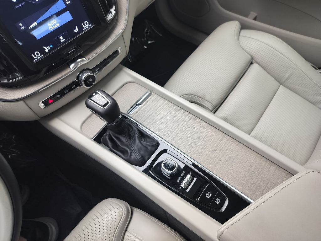 Thumbnail: 2020 Volvo XC60 - 16