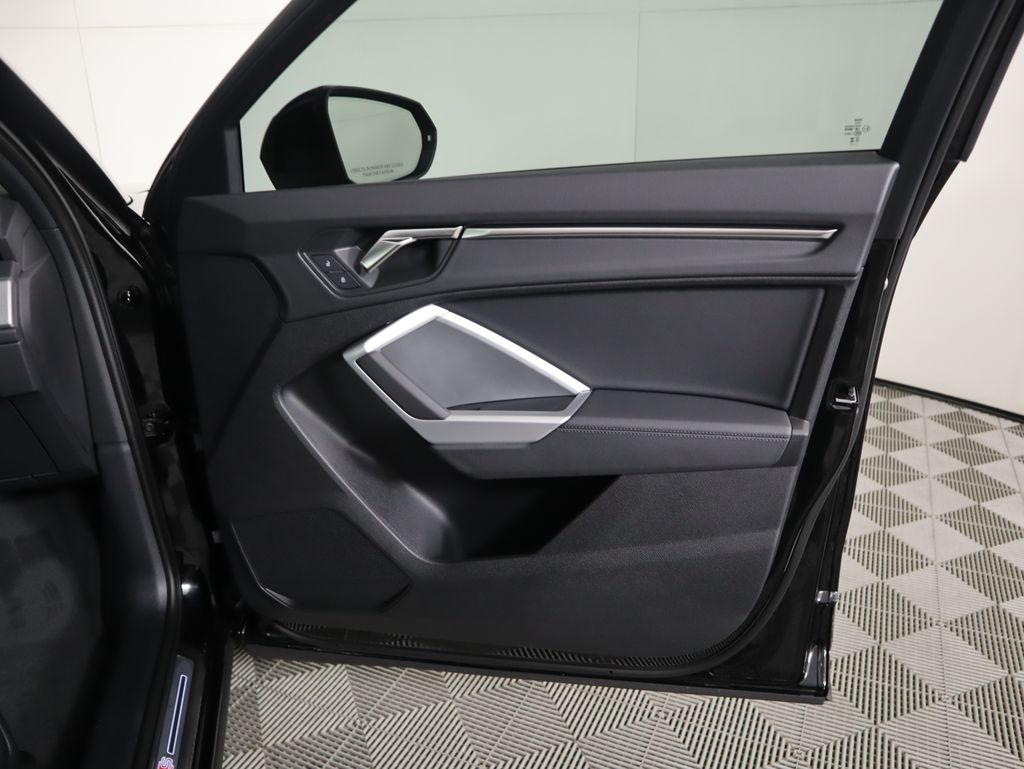 Thumbnail: 2025 Audi Q3 - 26