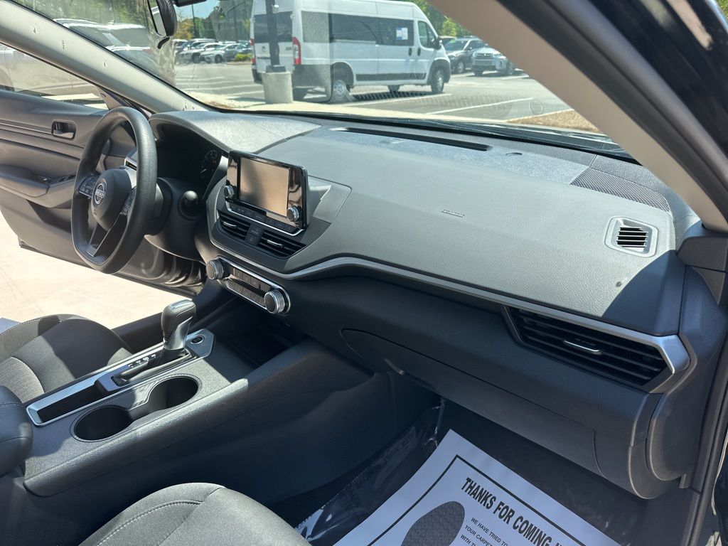 2024 Super Black Clearcoat Nissan Altima 2.5 S FWD Sedan