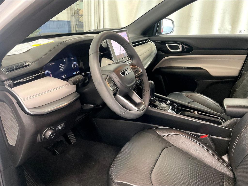 2024 Jeep Compass — photo 8