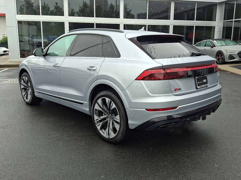 Thumbnail: 2025 Audi Q8 - 6
