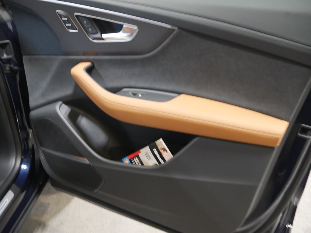 Thumbnail: 2026 Audi RS Q8 - 21