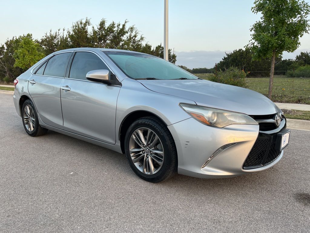 2015 Toyota Camry SE 3