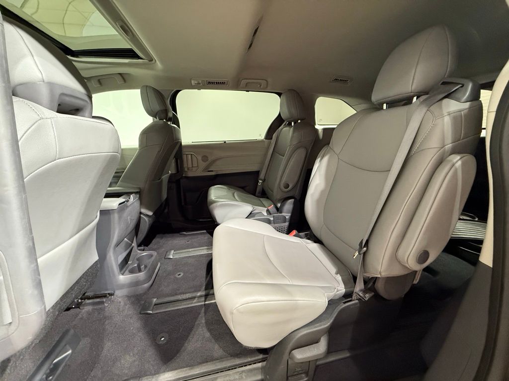 Thumbnail: 2022 Toyota Sienna - 20