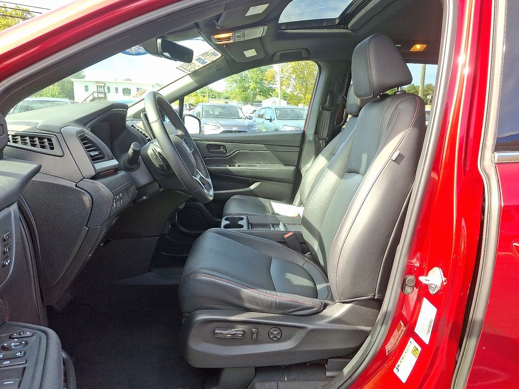 Thumbnail: 2023 Honda Odyssey - 17