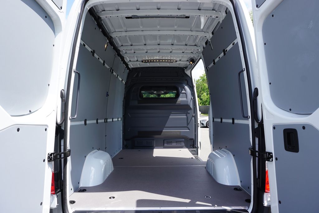 Thumbnail: 2025 Mercedes-Benz Sprinter - 16