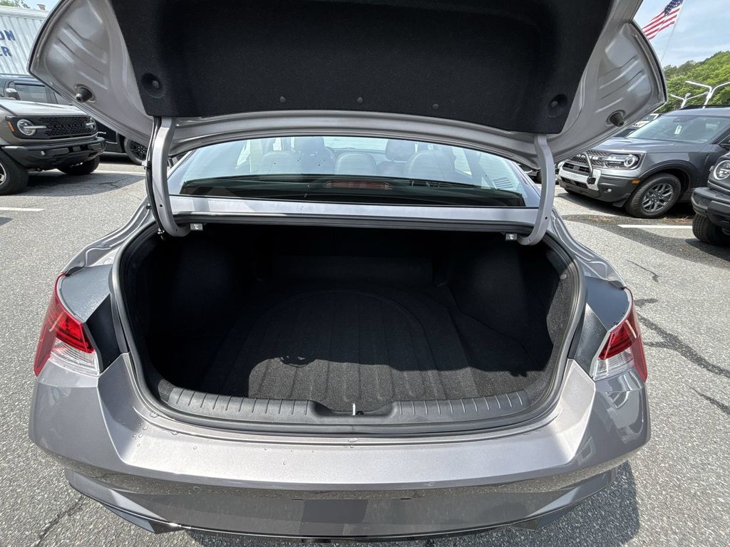Used 2023 Metal Hyundai Limited image 22