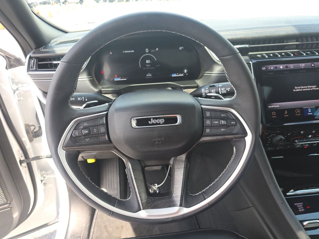 2025 Bright White Clearcoat Jeep Grand Cherokee Limited 4X4 SUV